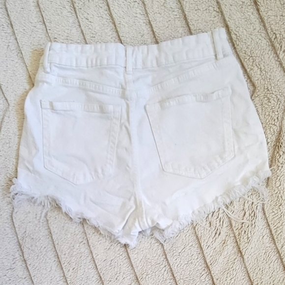 Zara High Rise Distressed Short - Picture 3 of 6